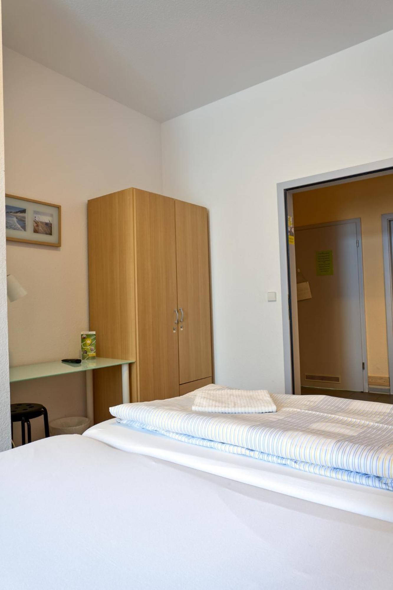 Twin Room,666380436:JPEG